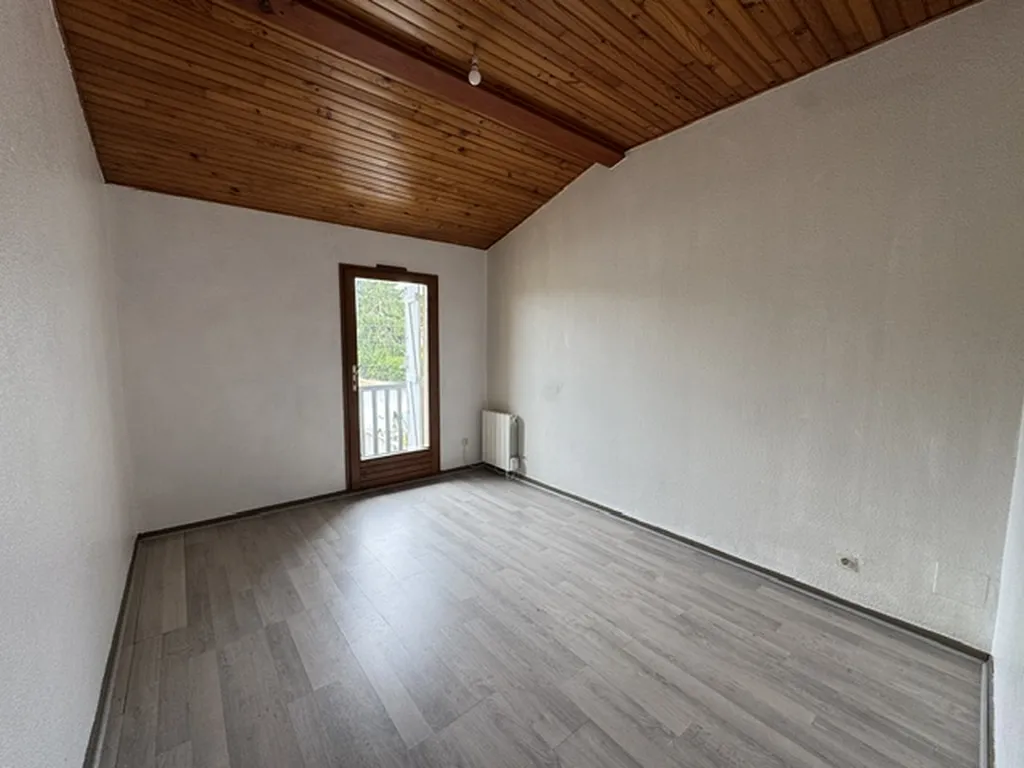 Maison à étage de 3 chambres avec garage