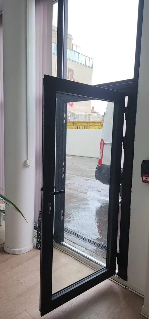 Remplacement d’une porte de magasin par une porte lourde renforcée à Lyon