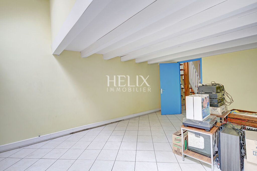 Immeuble à Vendre dans le centre ville de Montesson avec deux commerces