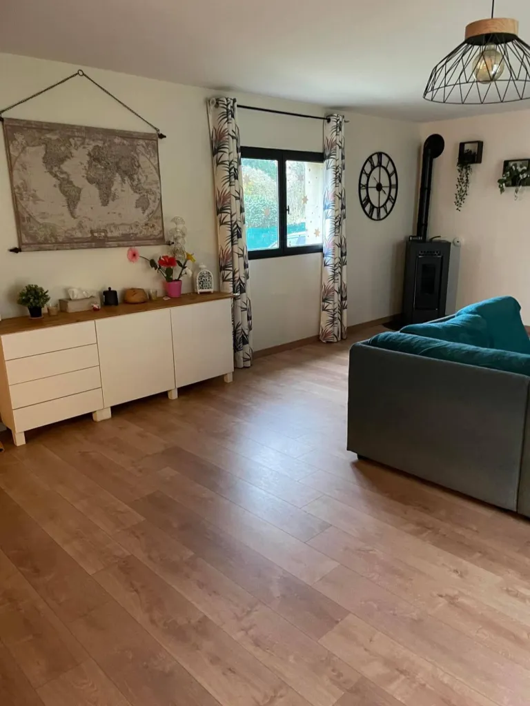 A vendre maison de village rénovée de 180 m² habitable édifiée sur un terrain  de 800 m² sur la belle commune de FRENEUSE 76410