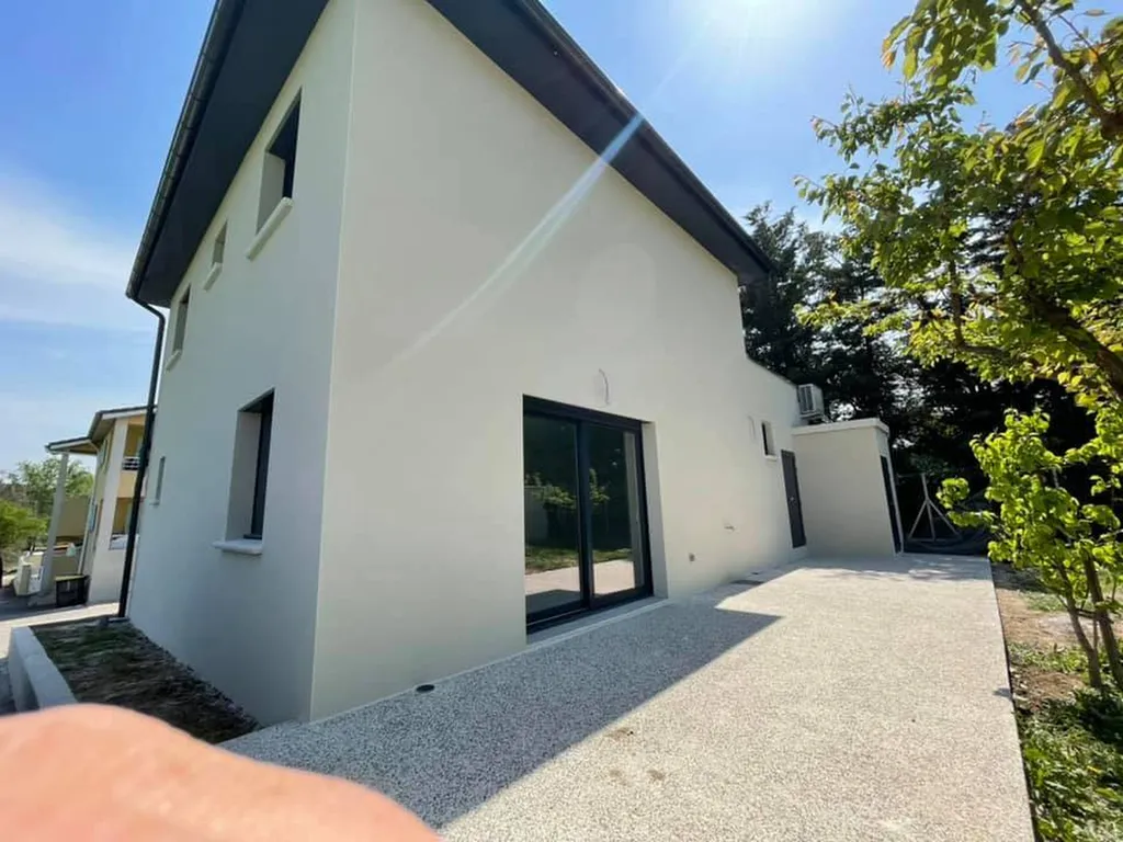Entreprise de peinture de façade à Lyon : rénovation et protection de vos façades en Rhône-Alpes