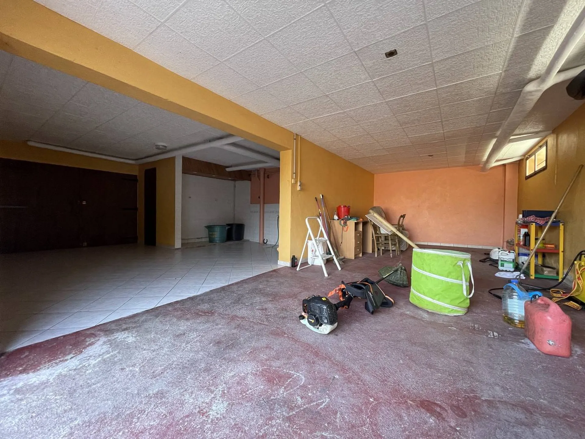 **Immobilier en bord de forêt à vendre** : À quelques pas de la plage de Dieppe, offrant un cadre de vie harmonieux entre nature et bord de mer.