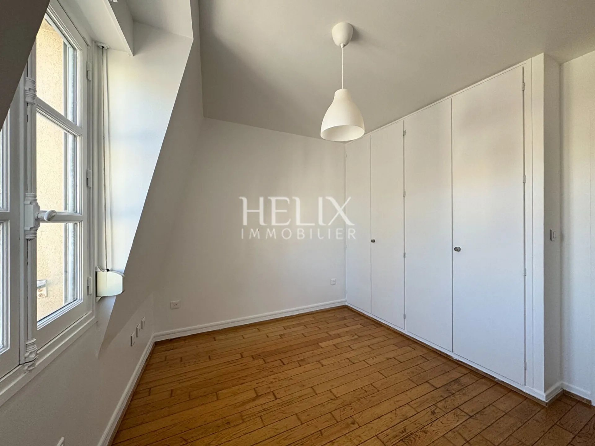 Appartement 2 pièces dans le centre de Saint Germain en Laye au dernier étage avec ascenseur parking et cave