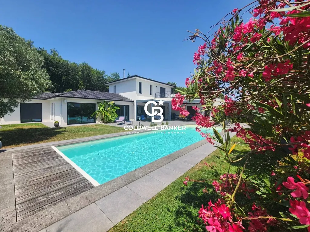 Maison contemporaine à moins de 20 minutes de Bordeaux – Vue dégagée, piscine et prestations haut de gamme