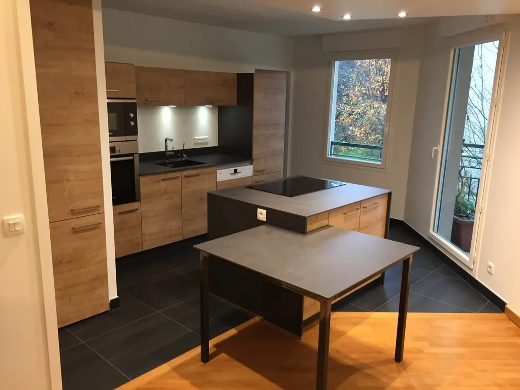Cuisine Bois et plan de travail Granit à Lyon 6