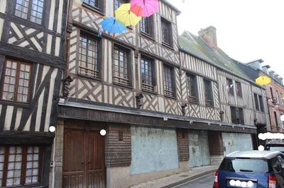 Acquisition immeuble de rapport avec local commercial réserve et appartement 3 chambres  dans lar région de Cormeilles 27