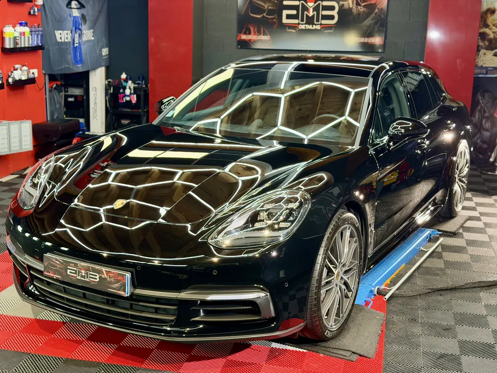Rénovation et traitement céramique Porsche Panamera Sport Turismo à Vaugneray près de Lyon Spécialiste porsche et voiture de sport
