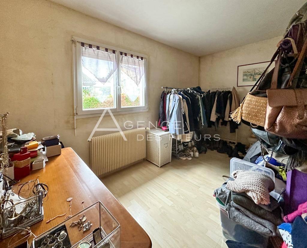 Charmant Pavillon avec Vue Dégagée !