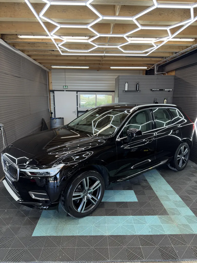 VOLVO XC60 D4 INSCRIPTION AWD – BVA – 4 ROUES MOTRICES – ENTRETIEN COMPLET - SIEGES CHAUFFANT | Diesel D4 190 chv / 11cv | 01/2019 | 154 000 km | 5 places | 5 portes