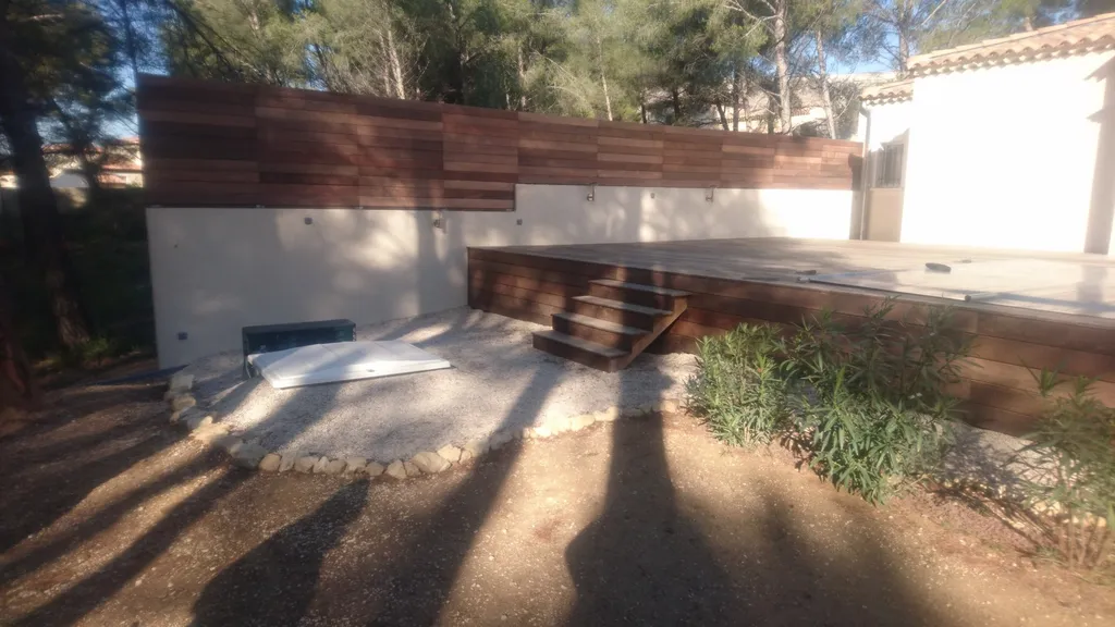 Palissade en bois exotique itauba et poteaux bois exotiques à ROGNAC