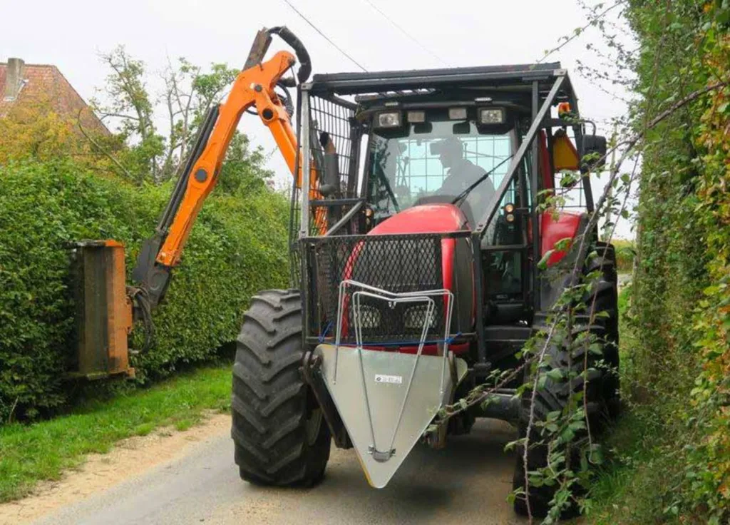 Location d'épareuse pour entretien de haie et accotements dans le pays d'Auge 14
