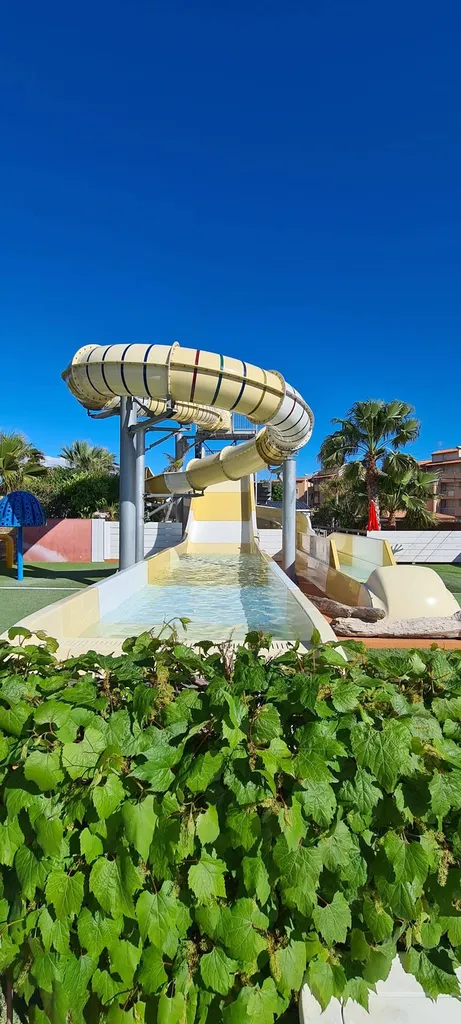 Camping piscine chauffée et tobbogan à Vias Plage