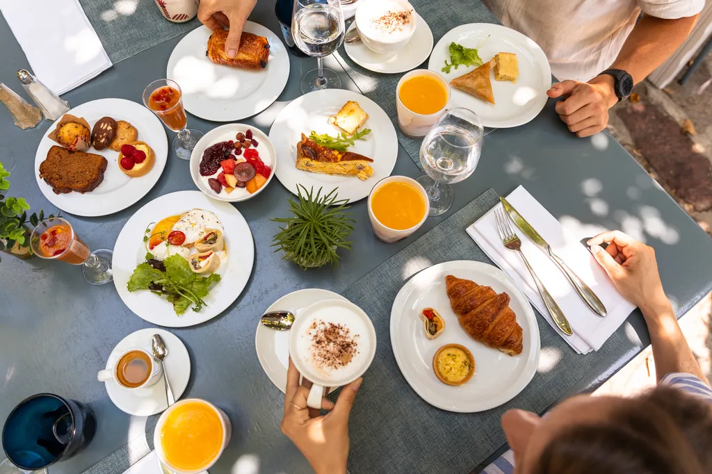 Venez bruncher entre amis ou en famille tous les dimanches à la Table de L'HDLP de Bormes Les Mimosas
