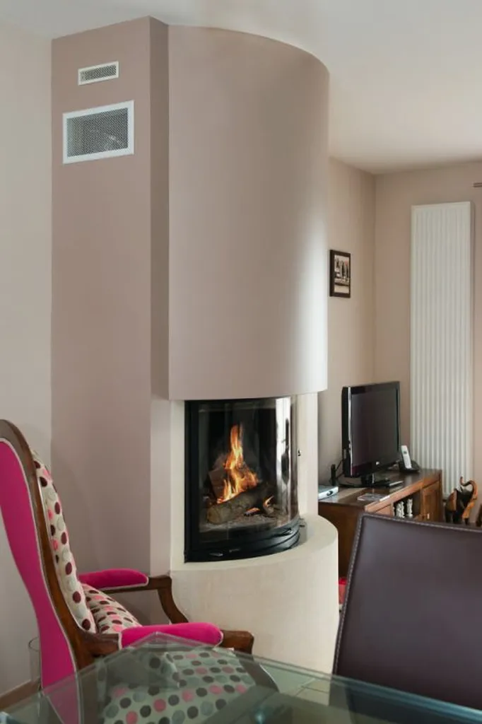 Installation d'une magnifique cheminée classique en pierre de Brétignac sur Blanquefort