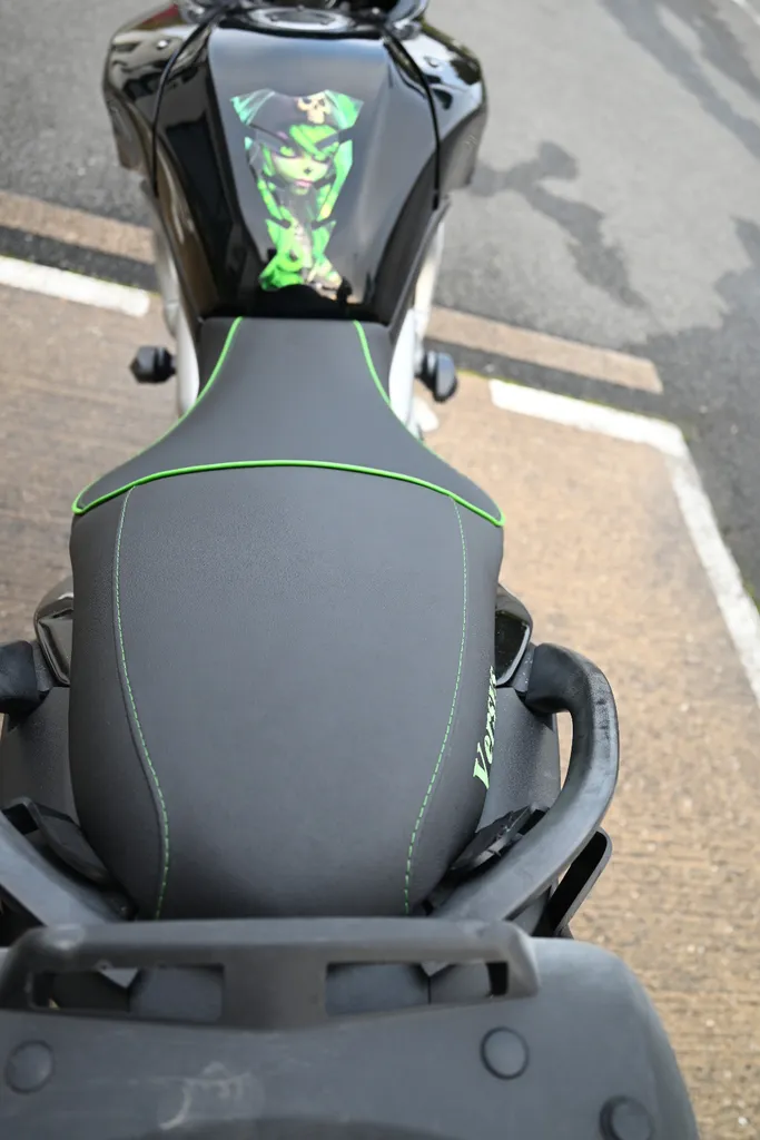 Selle moto sur mesure à Saint-Quentin-de-Baron en Gironde – Personnalisation haut de gamme