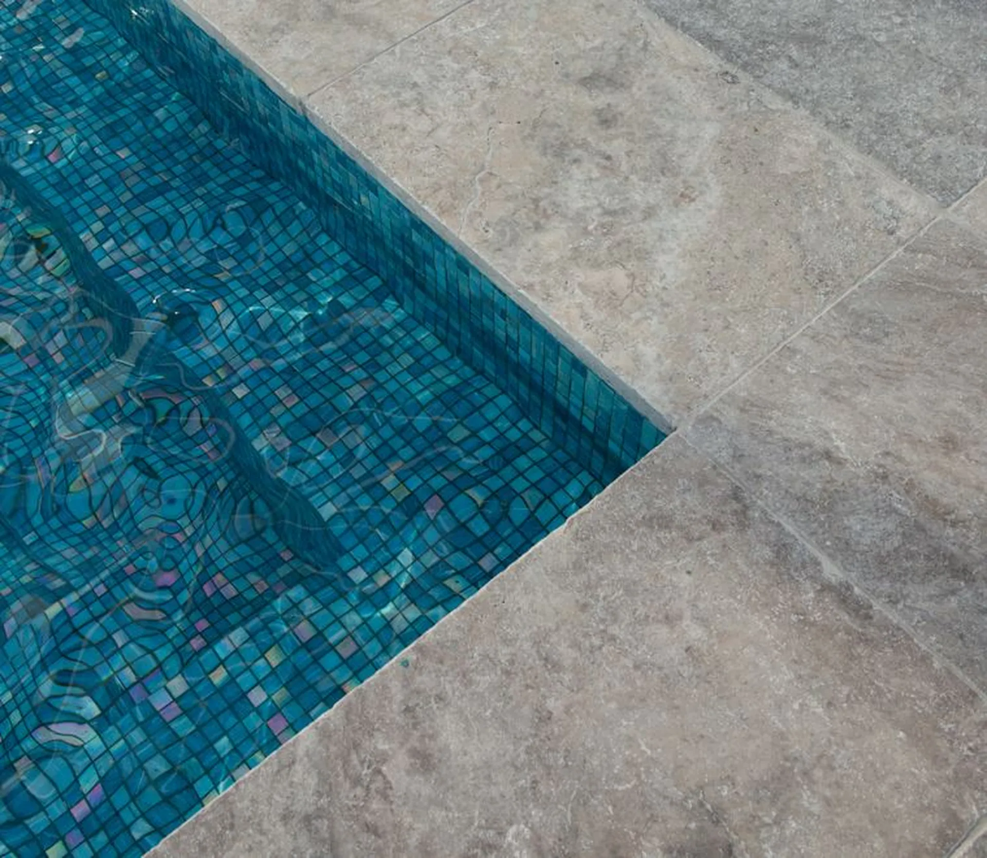 margelle de piscines travertin gris grasse Antibes Cannes