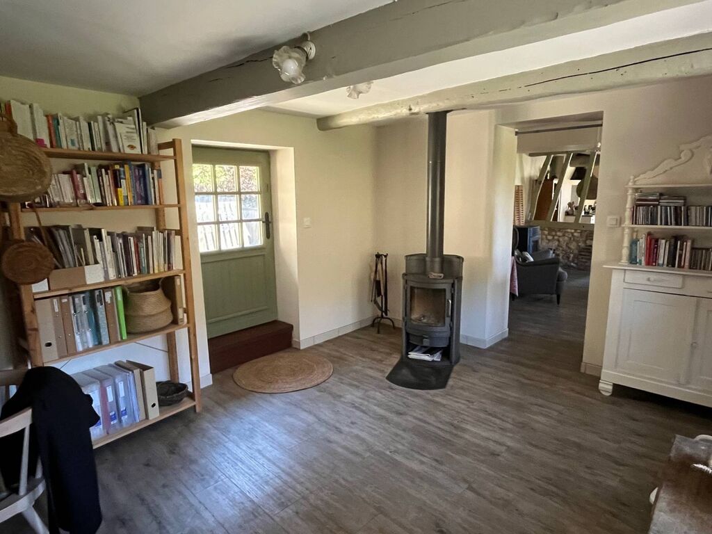 A vendre : Chaumière en très bon état général située à Rives en Seine