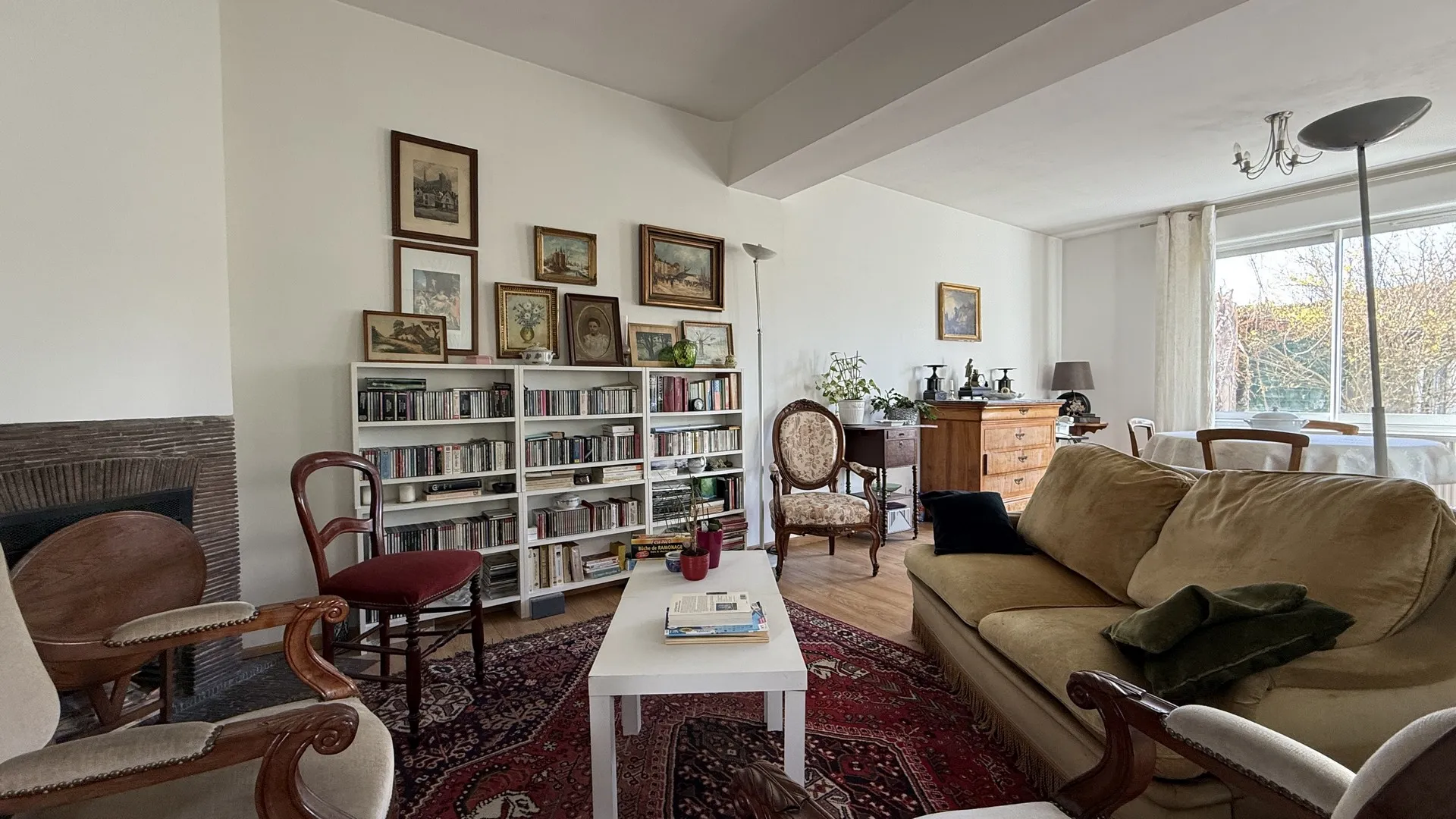 Ce bien immobilier à vendre à Dieppe 76200 se situe à seulement 5 minutes du centre-ville et des commodités.
