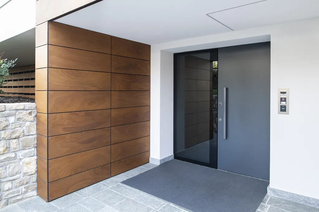 Installer sa porte d'entrée de maison en Corse-du-Sud : du modèle accessible au haut de gamme sécurisé, par un installateur spécialisé depuis 40 ans