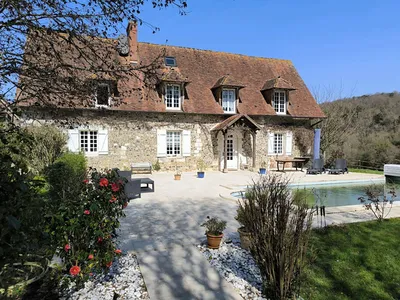 A acquérir, Maison de charme et de caractère avec piscine édifiée sur une parcelle de terrain de 1.6ha, à 5 min de Pont-Audemer 27500