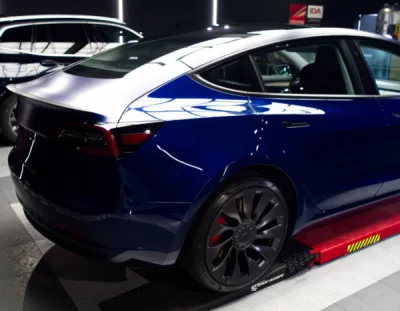 Près de Vannes nous protégeons votre Carrosserie avec le film transparent de protection XPEL mate satiné Stealth