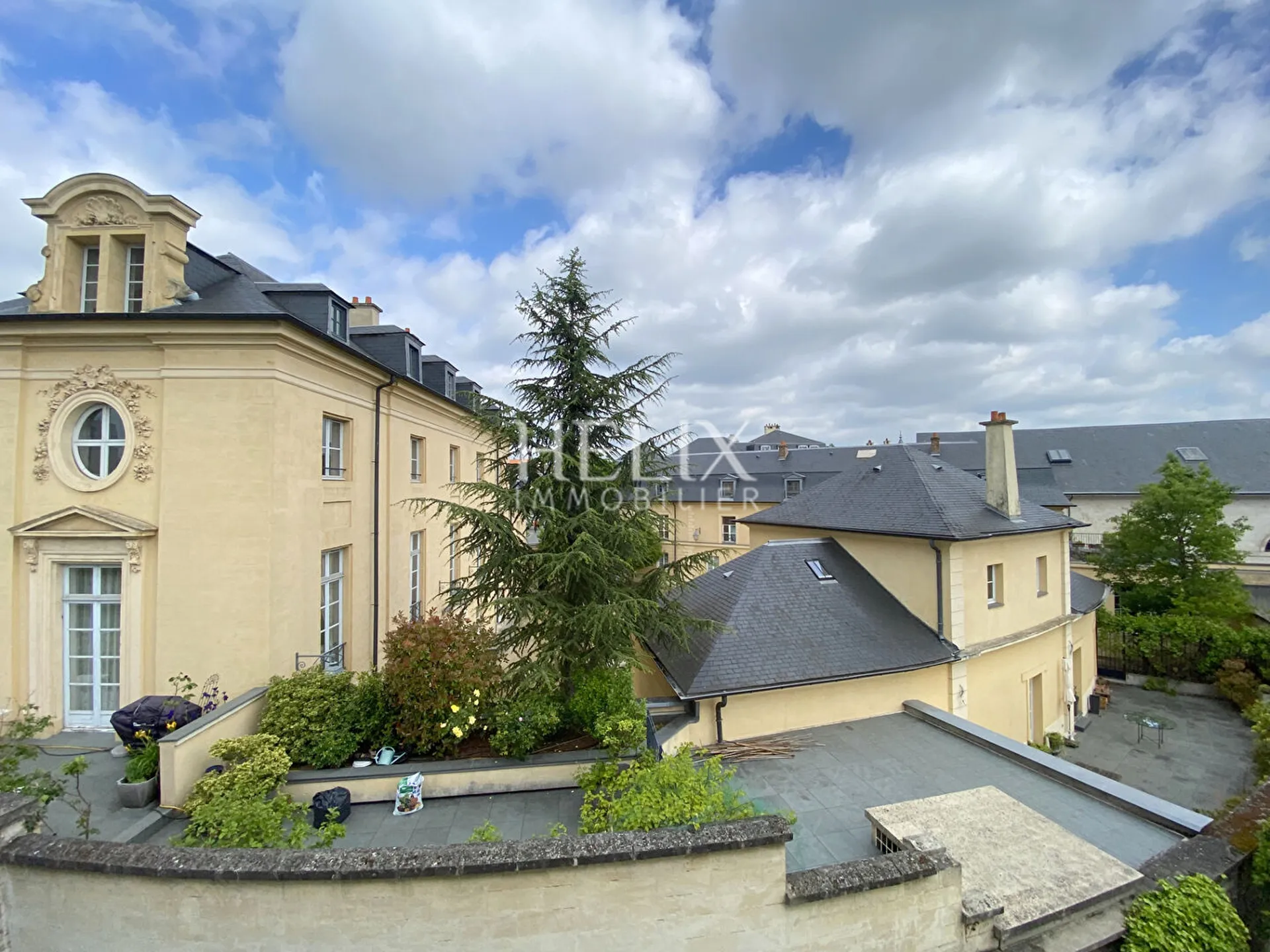 Le Pecq Place Royale- appartement traversant 4 pièces de 67.25 m2