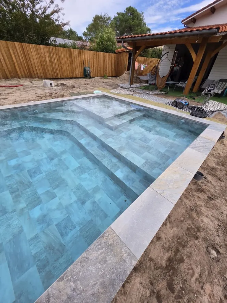 Piscine sur le bassin