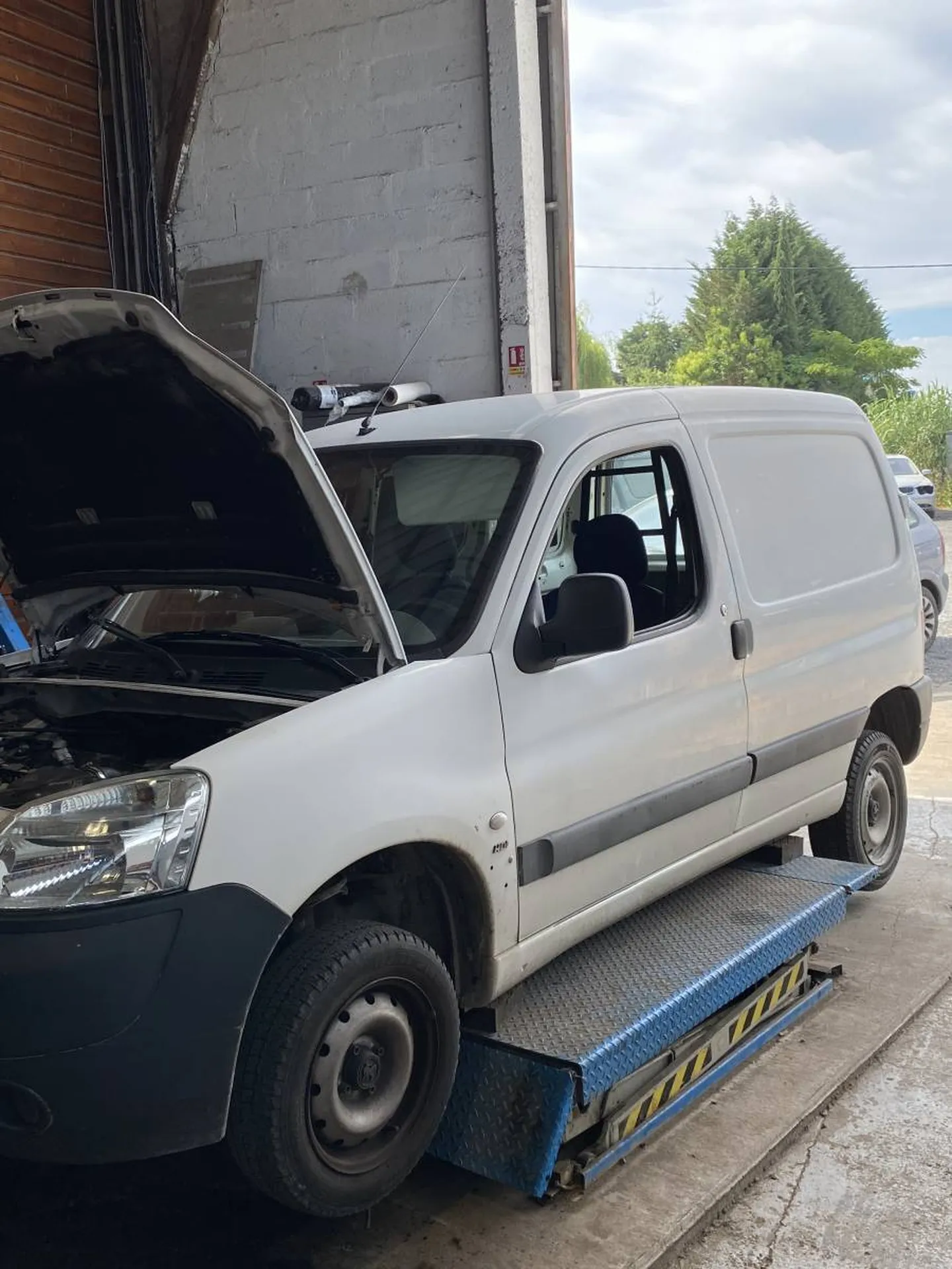 Révision utilitaire Peugeot Partner pour professionnel proche de Bordeaux en Gironde