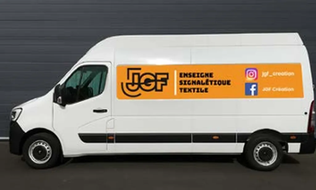Flocage véhicule extérieur vitres en tôle marquage professionnel robuste pour utilitaires entreprises à Istres PACA