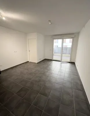 En exclusivité t2 avec terasse et parking 13010 