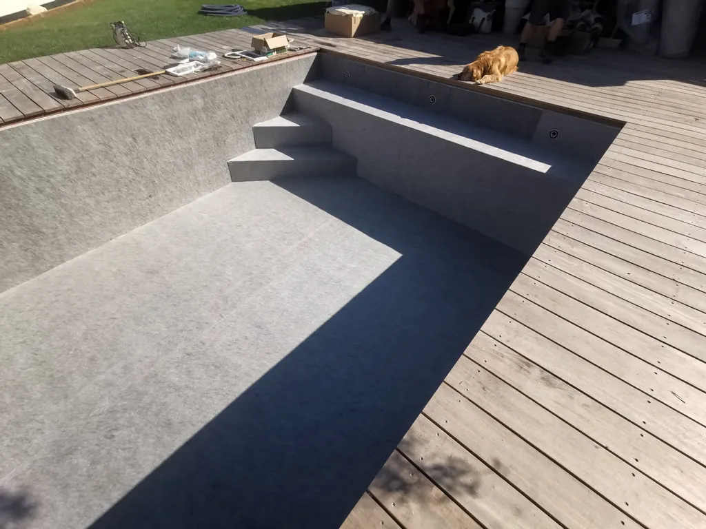 Le liner de ma piscine de Lacanau est usé et doit être remplacé par une membrane robuste et garantie