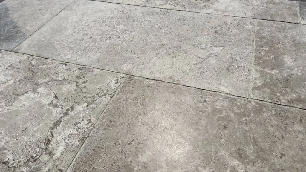 Montagnac d'Auberoche, la plus belles pierres françaises tendances pour sol dallage intérieur et extérieur PARIS - LYON - UZÈS - NÎMES - BEZIERS - AVIGNON - BASTIA LP PIERRE NATURELLE à PERIGUEUX 