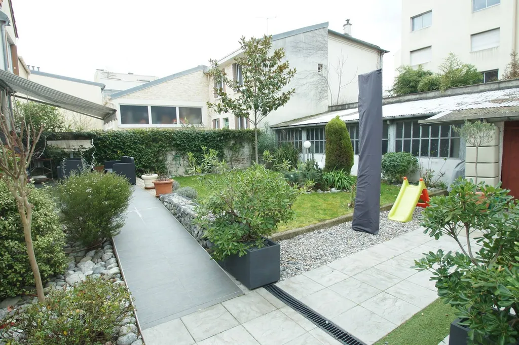 A vendre Maison 5 pièces avec jardin et dépendance Courbevoie 92400