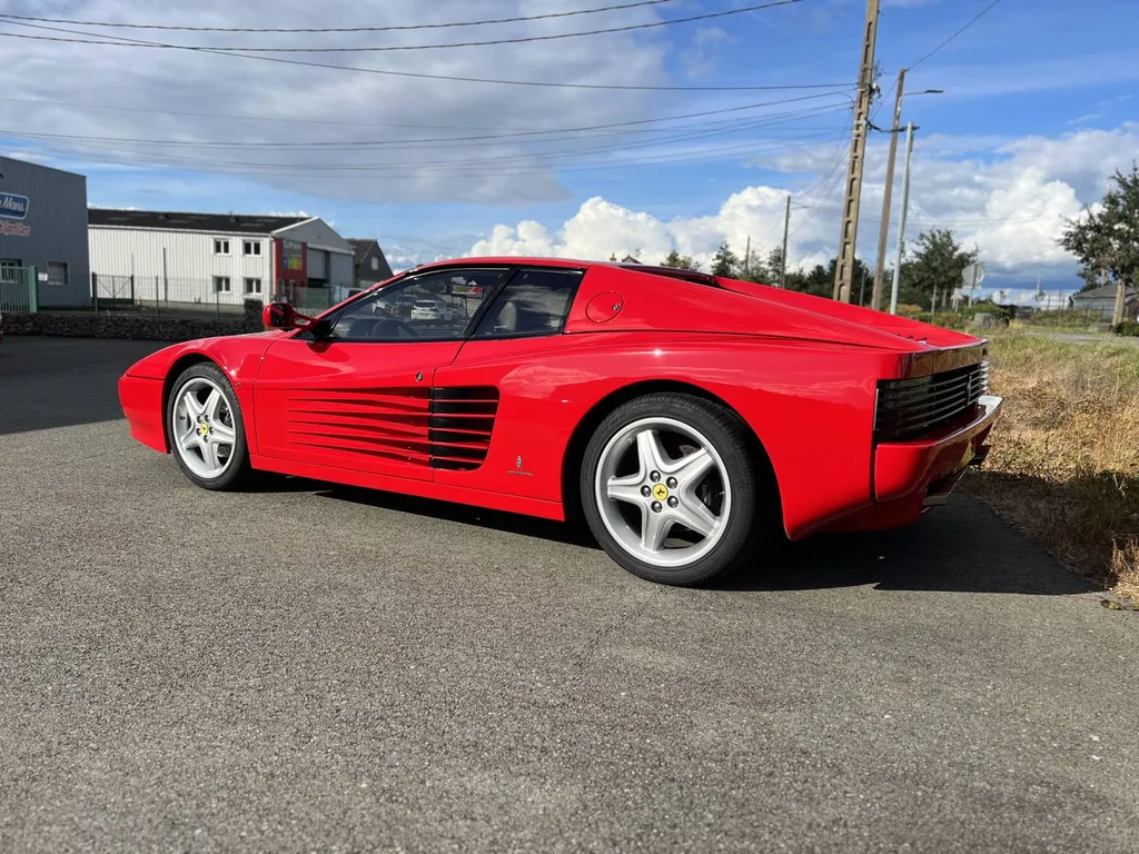 Lustrage et nettoyage complet sur une Ferrari 512 TR - Le Mans 72.