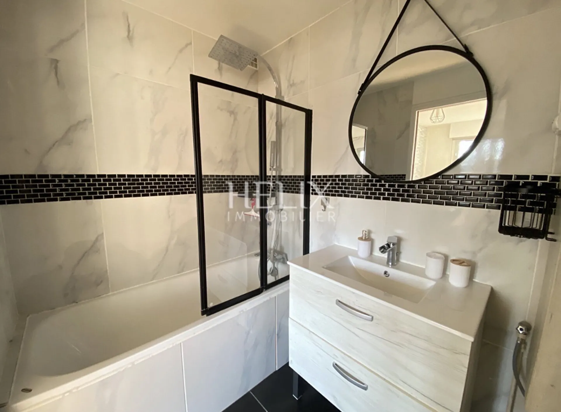 Salle de bains moderne 