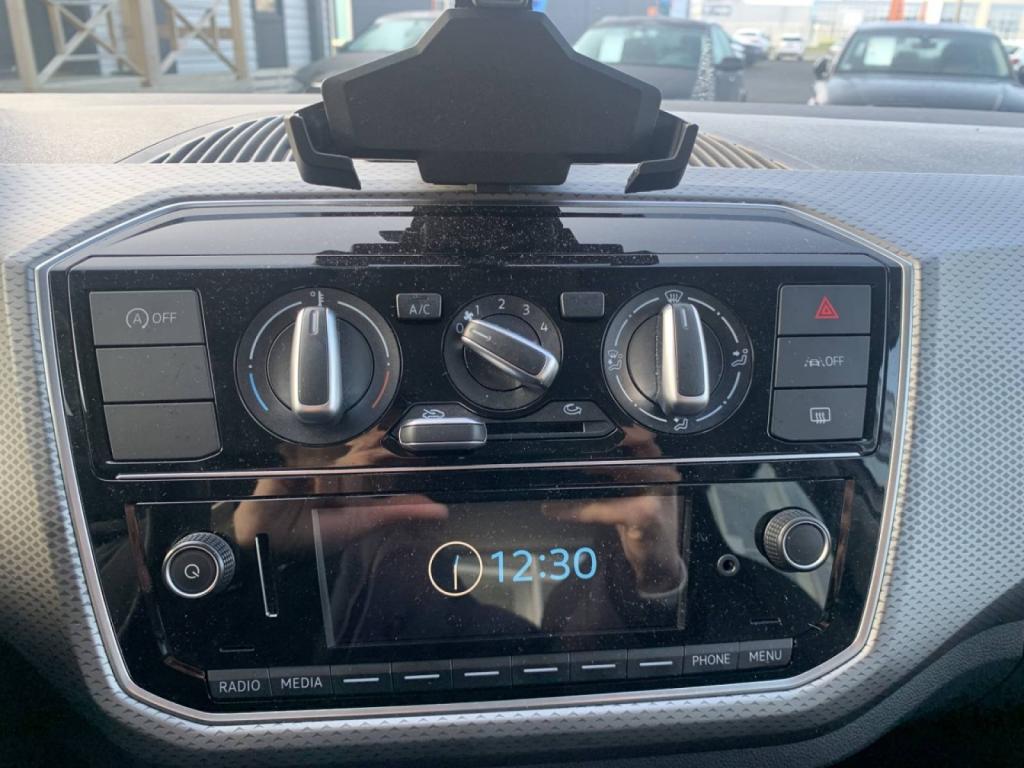 Volkswagen UP d'occasion essence 65cv proche de Caudebec
