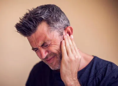 Acouphènes en Gironde quel spécialiste consulter entre ORL et audioprothésiste pour soulager durablement les sifflements dans les oreilles
