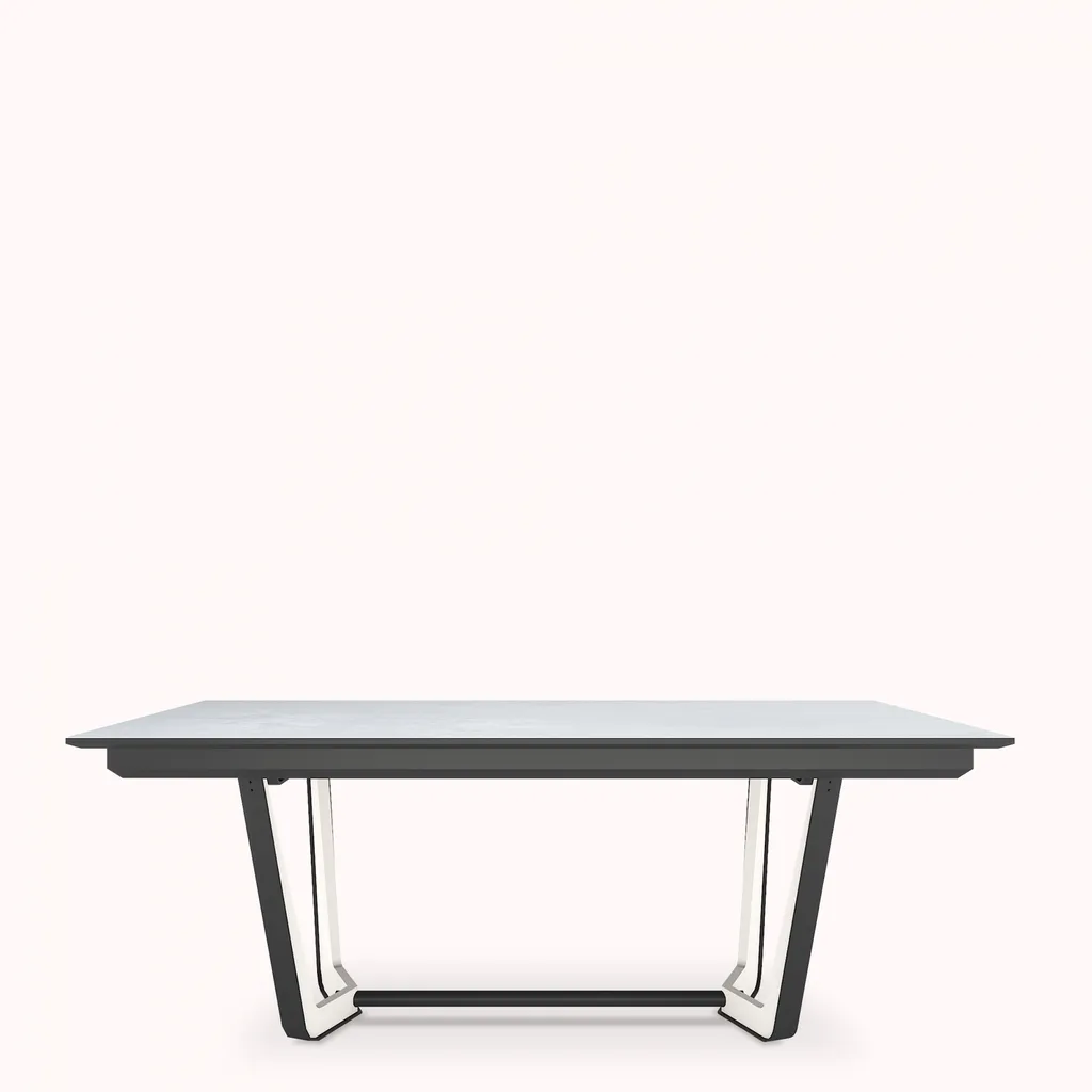 Table de repas avec allonges à côté de La Valette du Var