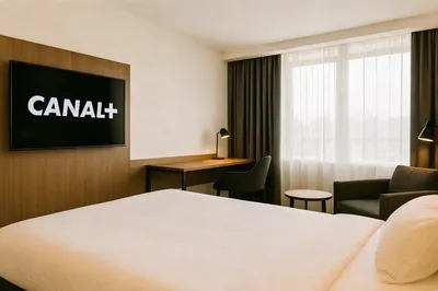 Comment diffuser les chaînes TV par internet sans câble coaxial ni installation IP en hôtellerie