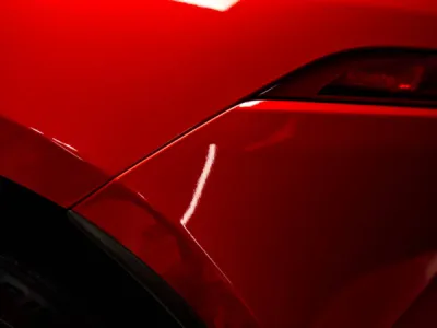 Transformation intégrale par covering rouge sur Jaguar F-Type à Vannes