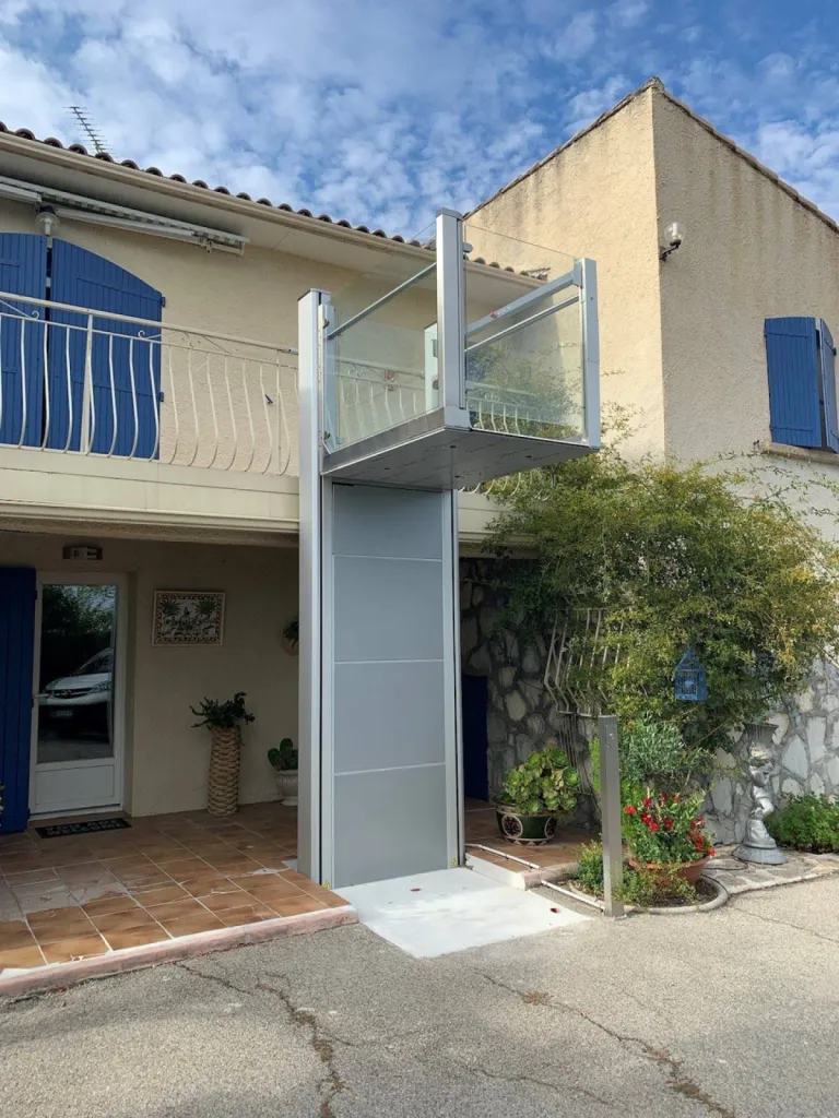 Installation d'une plateforme verticale Barduva RB150 à Manosque