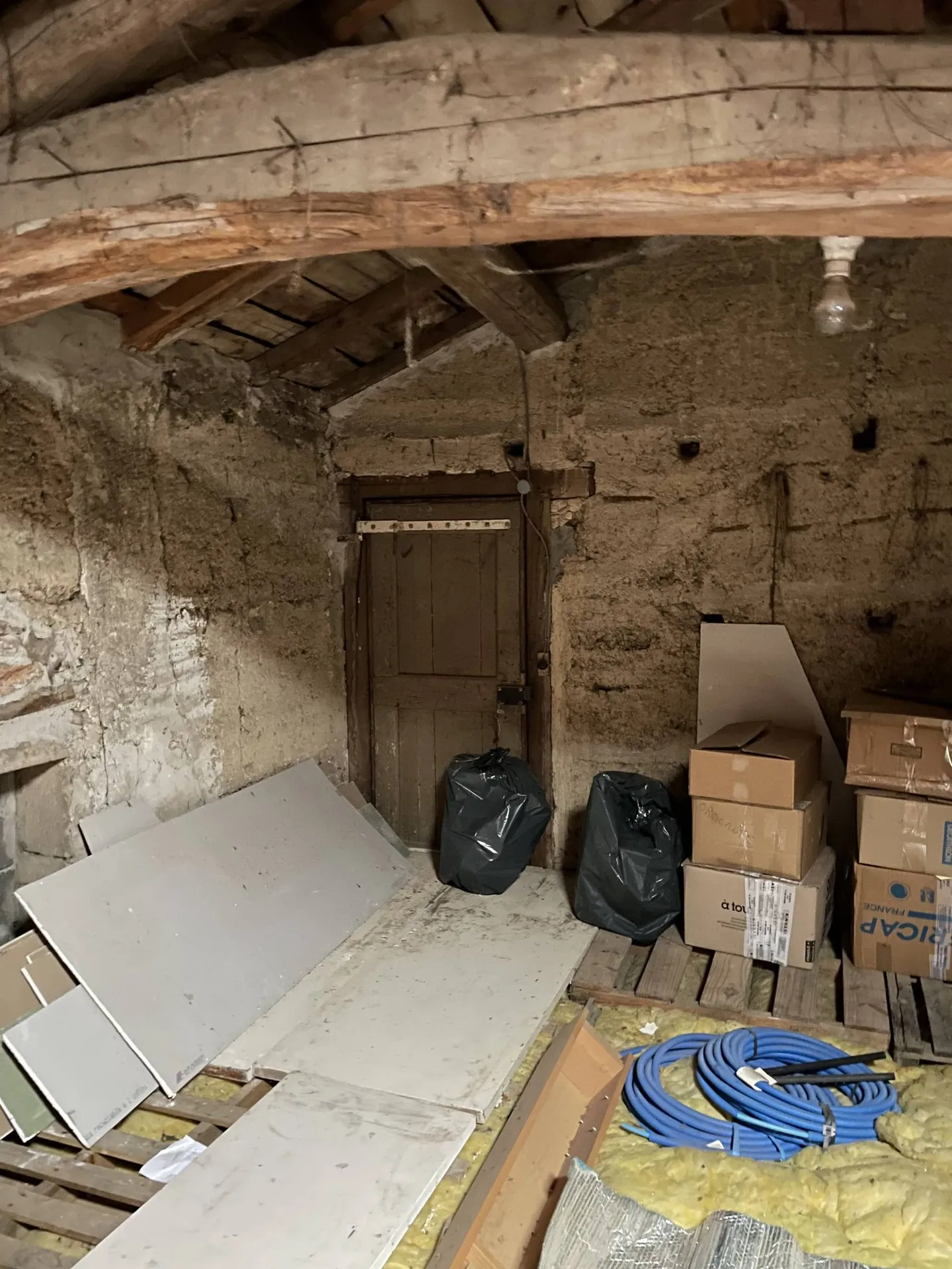 Avant travaux d'aménagement des combles à Jassans-Riottier (69) proche de Trévoux (69)