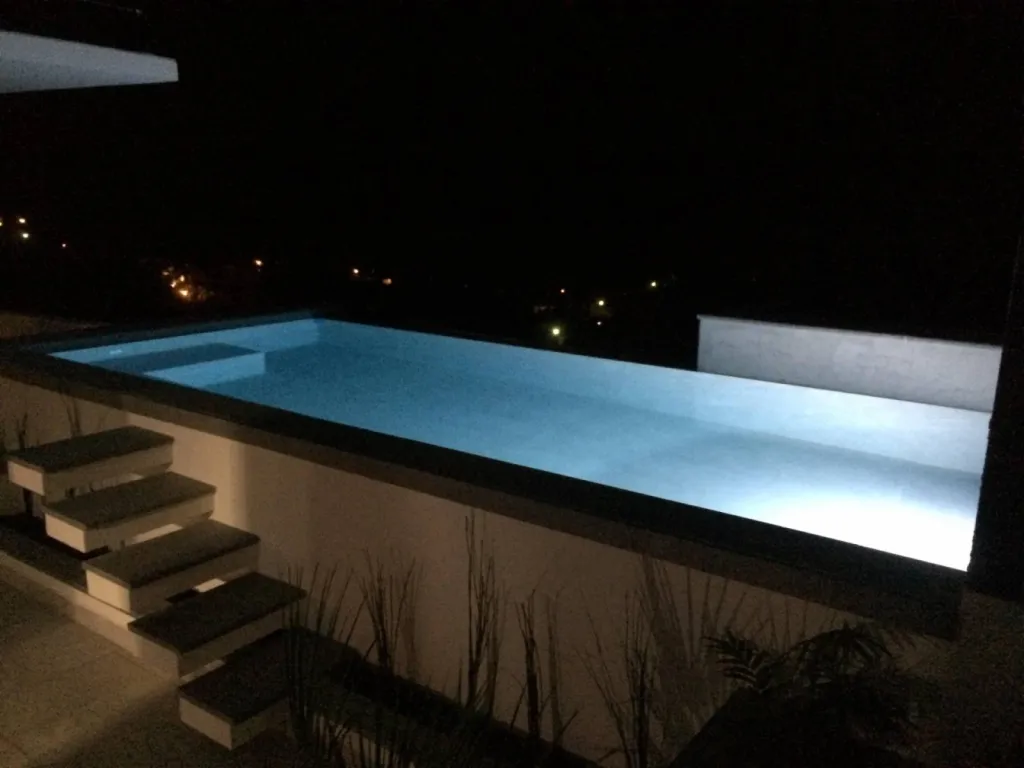 REALISATION BETON PISCINE DE TERRE DU MONDE A TAHITI