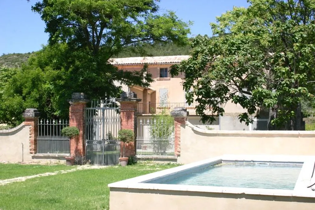 Agréable maison bourgeoise du 19ème siècle au milieu des vignes du Ventoux