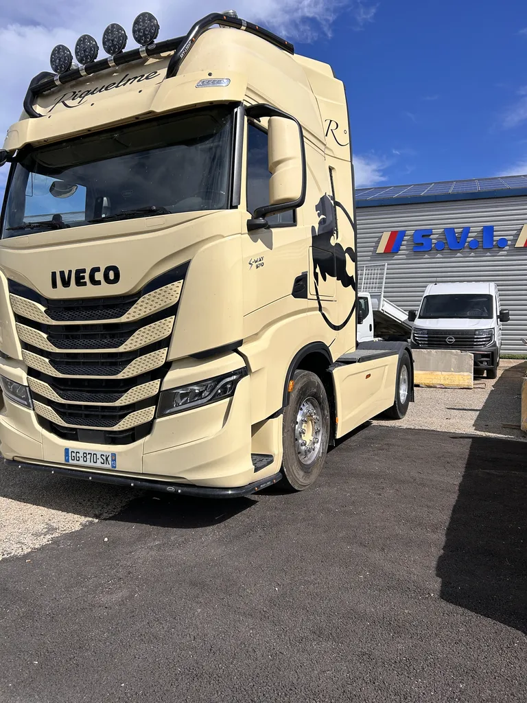 IVECO TRACTEUR S WAY 570