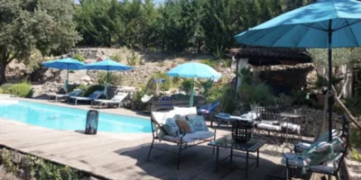 Havre de Paix à Cotignac : Villa d'Architecte avec Jardin Arboré, Piscine et Vues Panoramiques, Élu Plus Beau Village de France