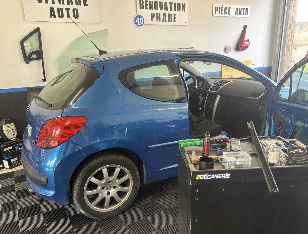 Réparation ou remplacement de lève-vitre automobile avec prise en charge rapide et pièces d’origine, adaptable, occasion à Marseille 13013 Château-Gombert