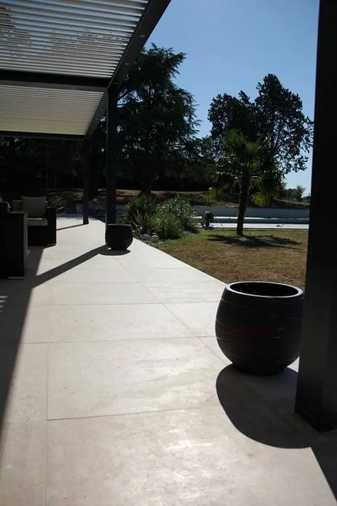 TERRASSE / DALLAGES EXTERIEURS EN PIERRE NATURELLE DE SAHARA BEIGE 