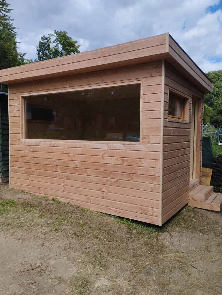 Bureau de jardin en bois Douglas fabriqué sur mesure par RC.Construction.Bois à Montagnac, Mèze, Pézenas, Sète et dans le Bassin de Thau.