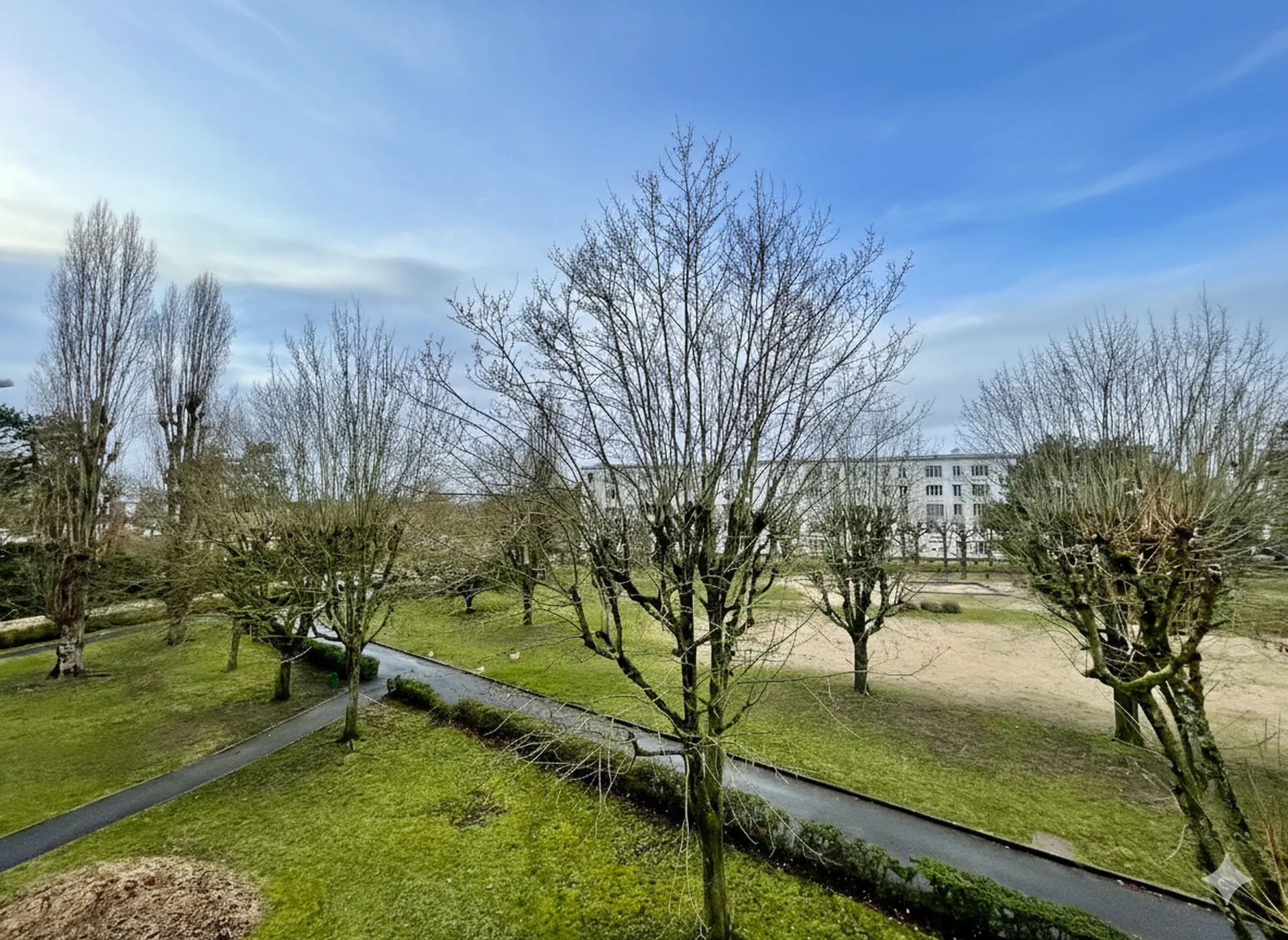 Vue cuisine sur parc sécurisé dans la résidence bel appartement à vendre chez HELIX immobilier